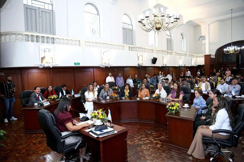 asamblea-del-valle-conmemoro-el-dia-internacional-de-la-mujer-con-un-homenaje-a-lideresas-del-departamento-02