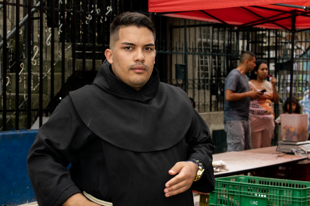 la-fundacion-casa-de-san-jose-realizo-el-mercado-solidarioen-el-barrio-mariano-ramos-de-cali-05