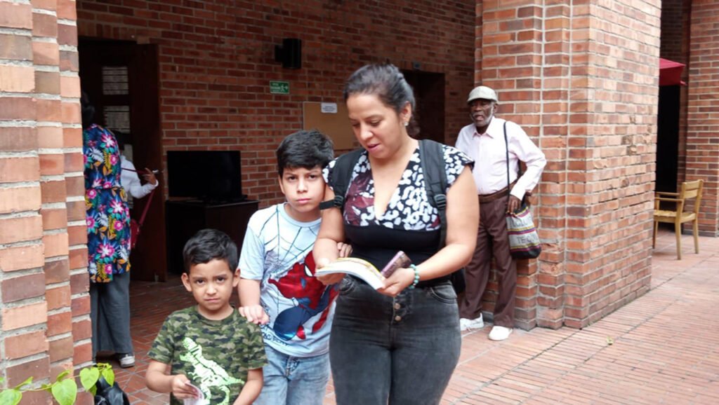 la-fundacion-parte-de-ti-y-la-fundacion-social-mi-gente-celebraron-el-dia-del-niño-con-un-recorrido-cultural-en-la-ciudad-de-cali-04