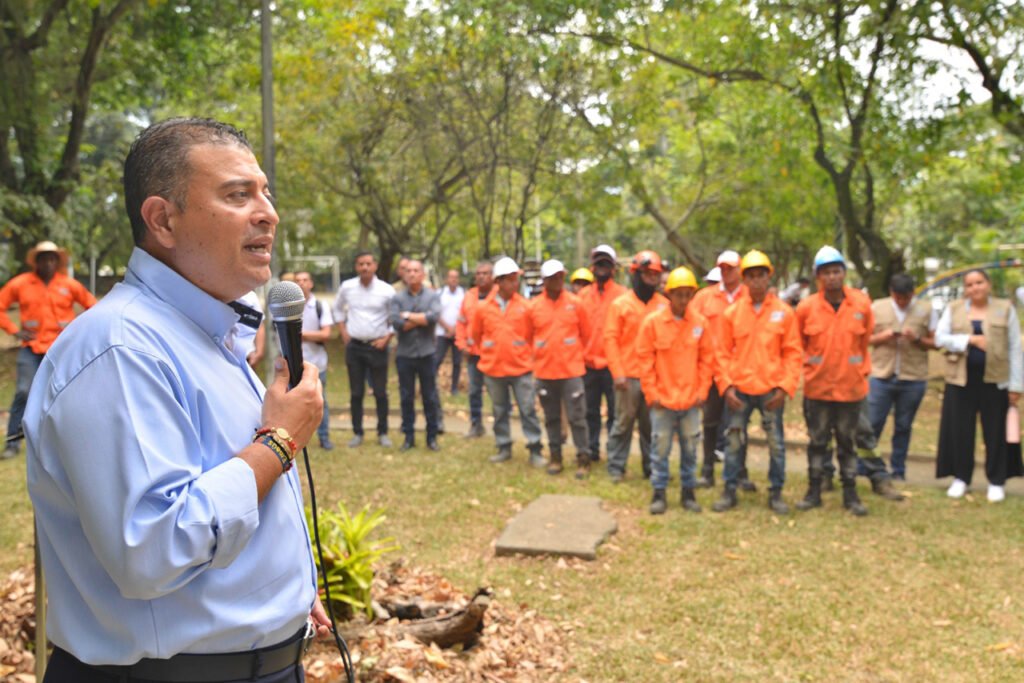 la-cvc-sembrara-8700-nuevos-arboles-en-diferentes-comunas-de-cali-01