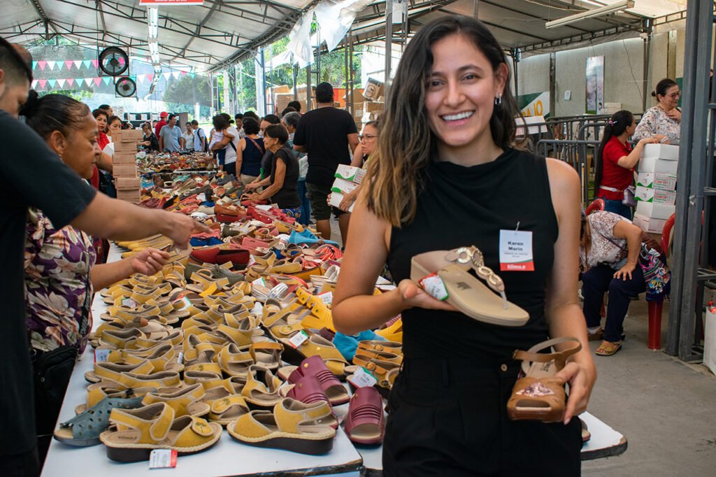 mas-de-dos-mil-pares-de-zapatos-vendidos-en-el-segundo-dia-del-festival-del-calzado-romulo-04
