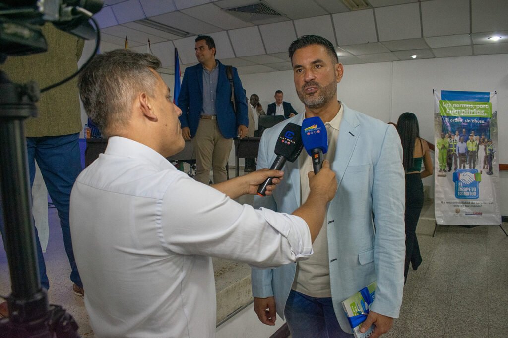 campana-el-respeto-es-mutuo-llego-a-la-universidad-santiago-de-cali-05