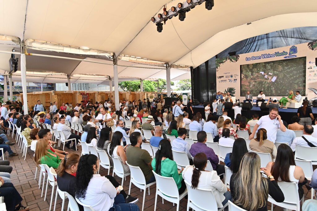 con-exito-se-desarrolla-la-gran-vitrina-verde-de-la-cvc-en-cali-04