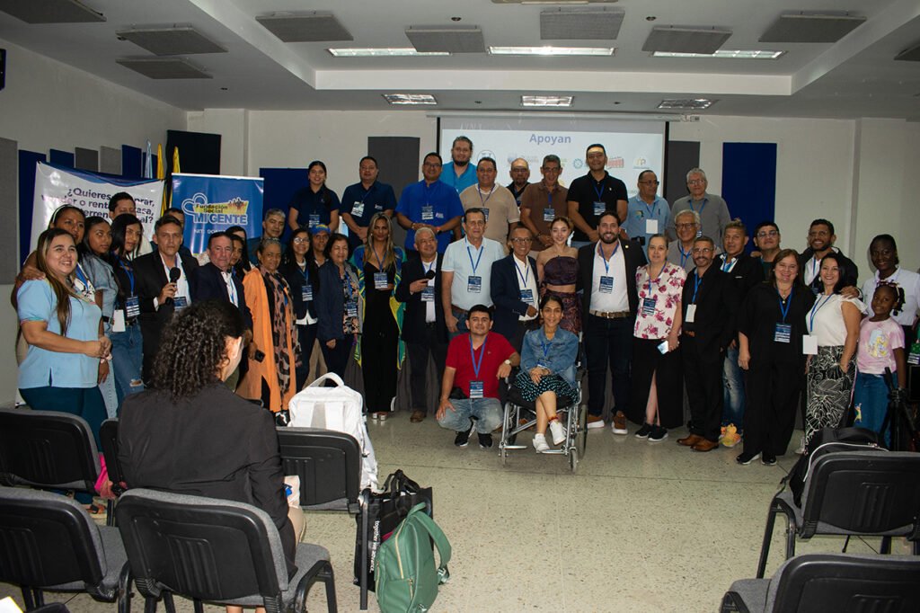 con-total-exito-se-desarrollo-la-primera-cumbre-los-desafios-del-periodismo-en-tiempos-de-la-inteligencia-artificial-en-cartago-09