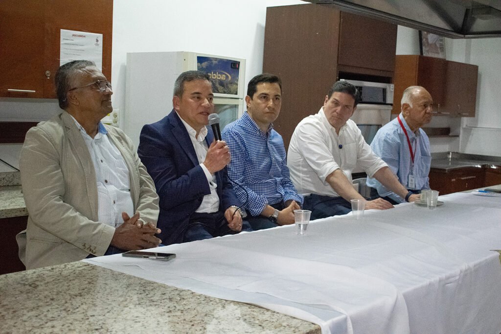 juan-carlos-pinzon-dialogo-con-empresarios-del-valle-del-cauca-sobre-seguridad-empleo-e-inversion-01