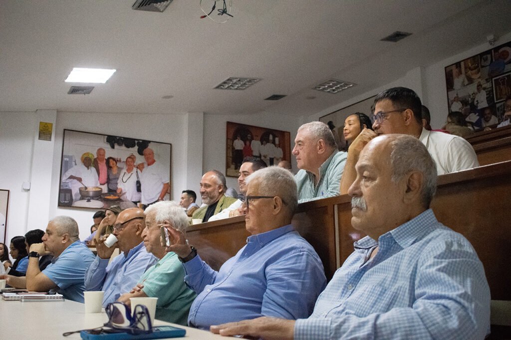 juan-carlos-pinzon-dialogo-con-empresarios-del-valle-del-cauca-sobre-seguridad-empleo-e-inversion-02
