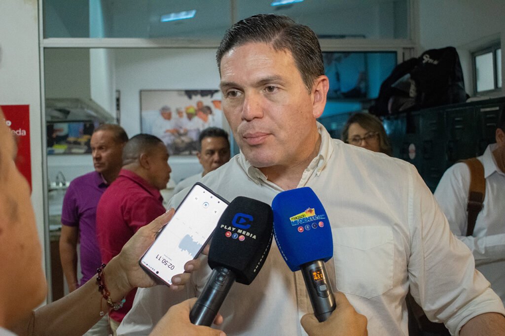 juan-carlos-pinzon-dialogo-con-empresarios-del-valle-del-cauca-sobre-seguridad-empleo-e-inversion-03
