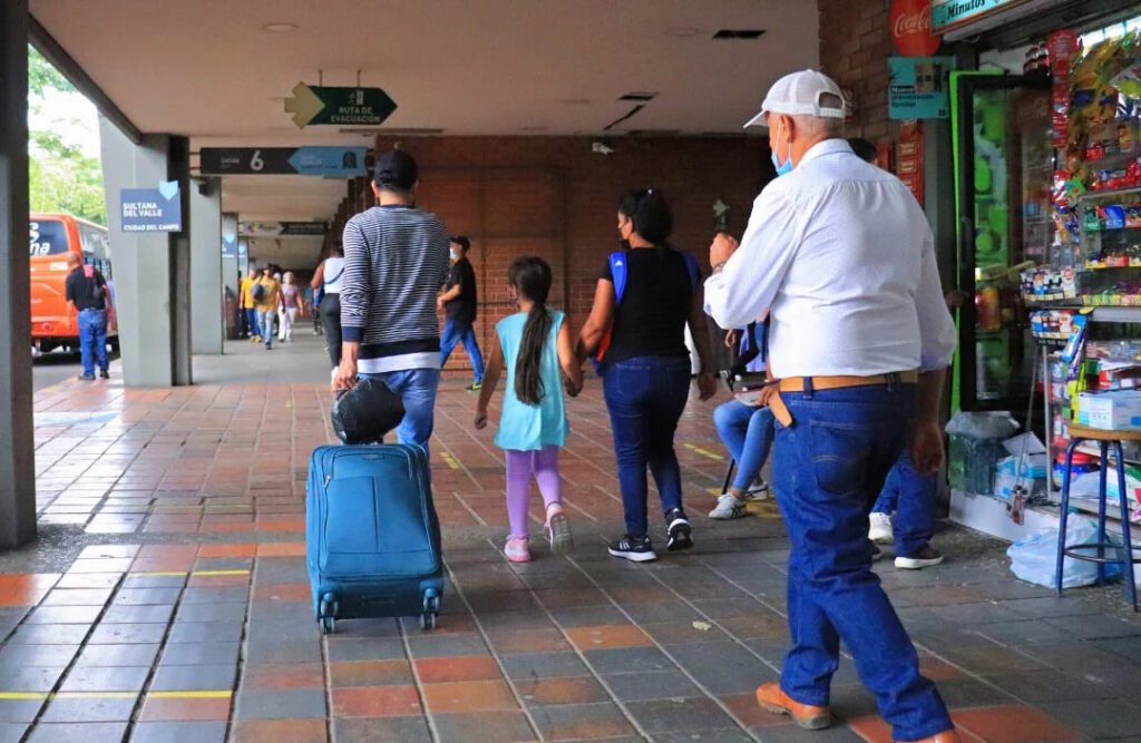la-agencia-nacional-de-seguridad-vial-presenta-medidas-para-la-semana-de-receso-escolar-desde-la-terminal-de-cali-03
