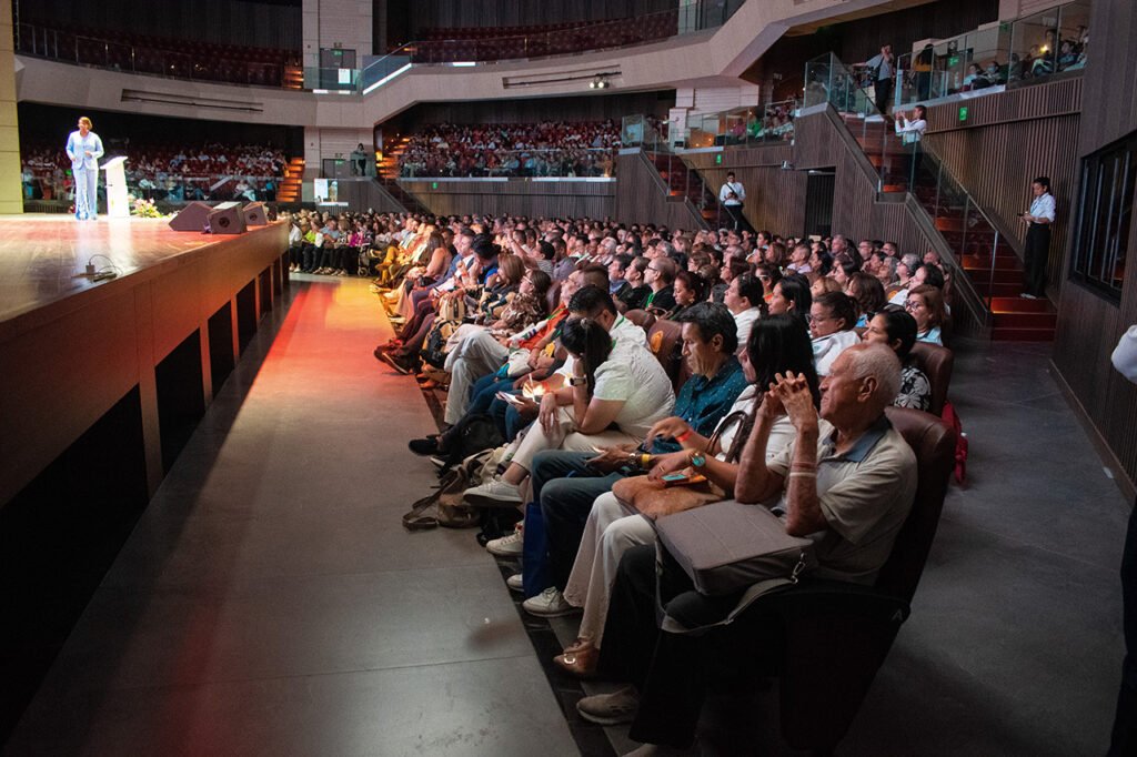 unicuces-participo-en-la-XV-cumbre-de-propiedad-horizontal-organizada-por-emcali-04