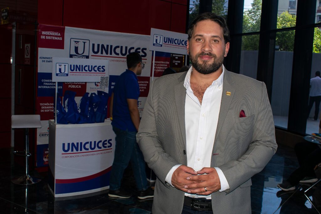 unicuces-participo-en-la-XV-cumbre-de-propiedad-horizontal-organizada-por-emcali-05