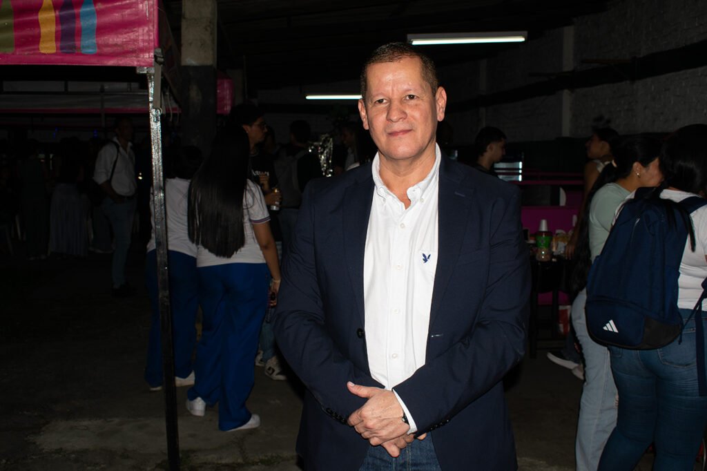 concejal-luis-fernando-salazar-participo-en-panel-academico-de-scientia-2025-en-la-utap-02