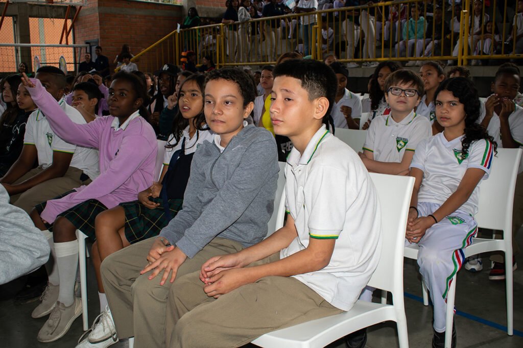 inciva-presento-la-guia-ambiental-ecopanitas-en-la-institucion-educativa-celmira-bueno-de-orejuela-03