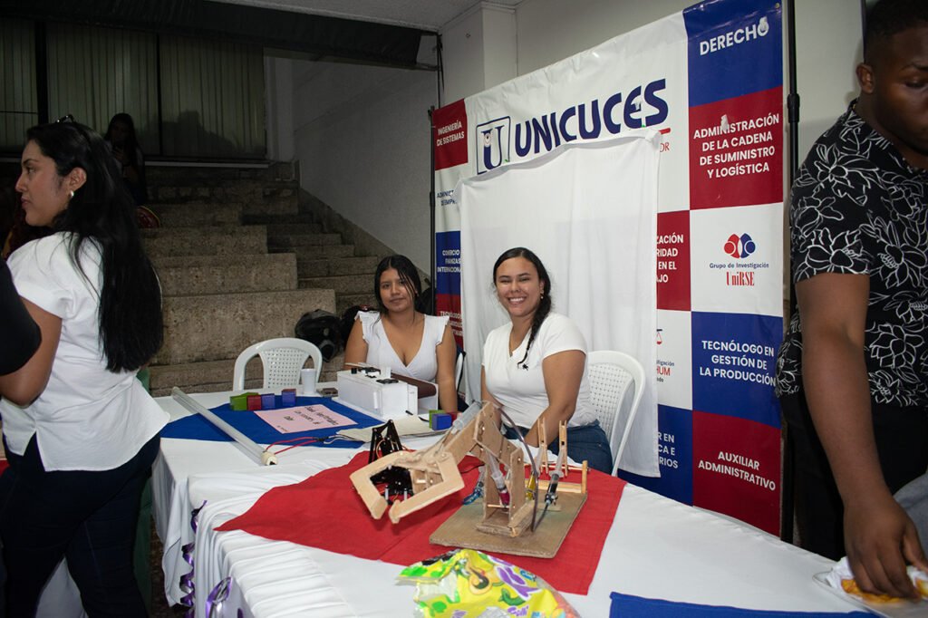 unicuces-realizo-con-exito-el-XXV-encuentro-de-ciencia-y-tecnologia-y-la-XXI-muestra-empresarial-05