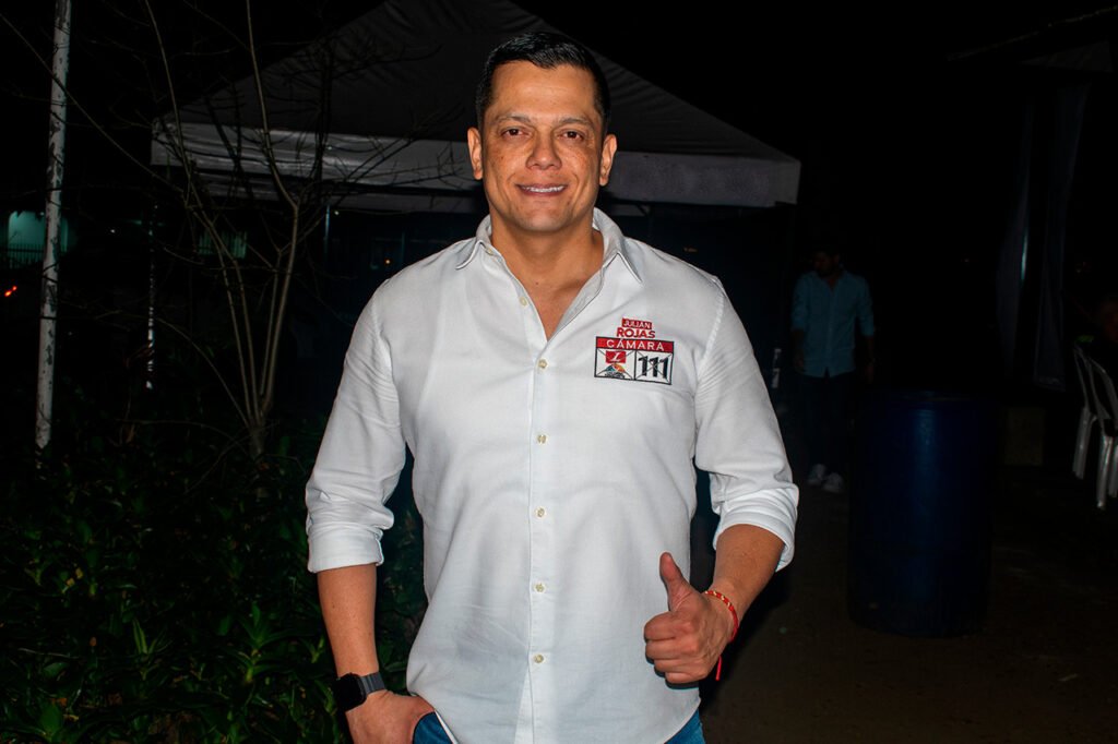 diputado-daniel-hoyos-celebro-la-navidad-con-su-movimiento-panitas-04