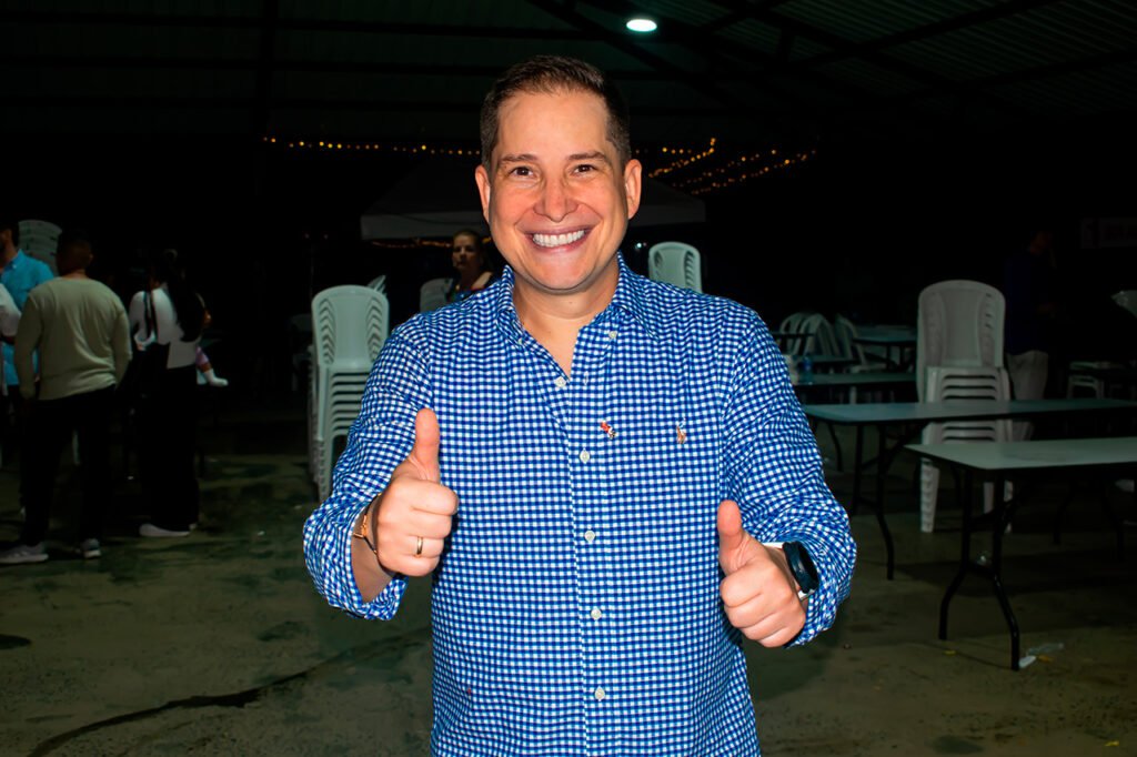 diputado-daniel-hoyos-celebro-la-navidad-con-su-movimiento-panitas-06