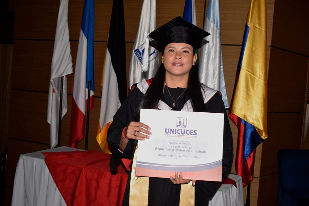 unicuces-graduo-a-131-nuevos-profesionales-y-especialistas-en-ceremonia-solemne-en-cali-02