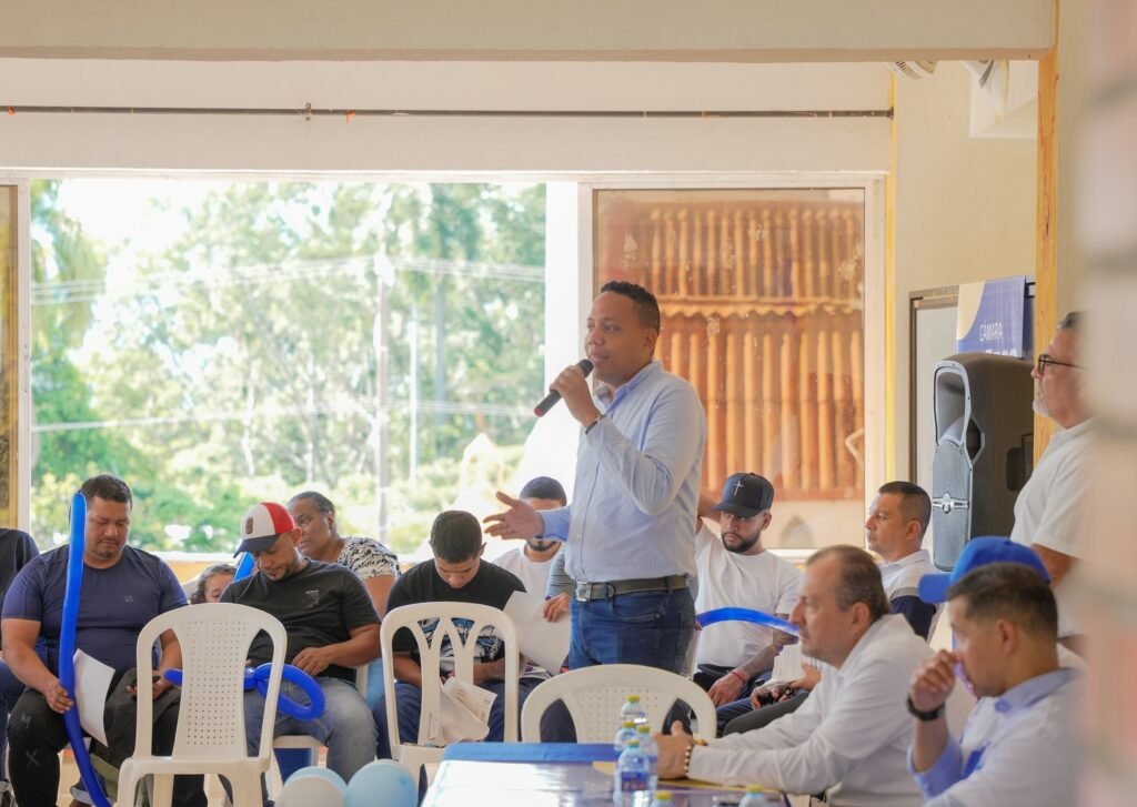 Cristian Viveros impulsa la propuemenos-huecos-menos-predial-en-su-aspiracion-a-la-camara-de-representantes-02