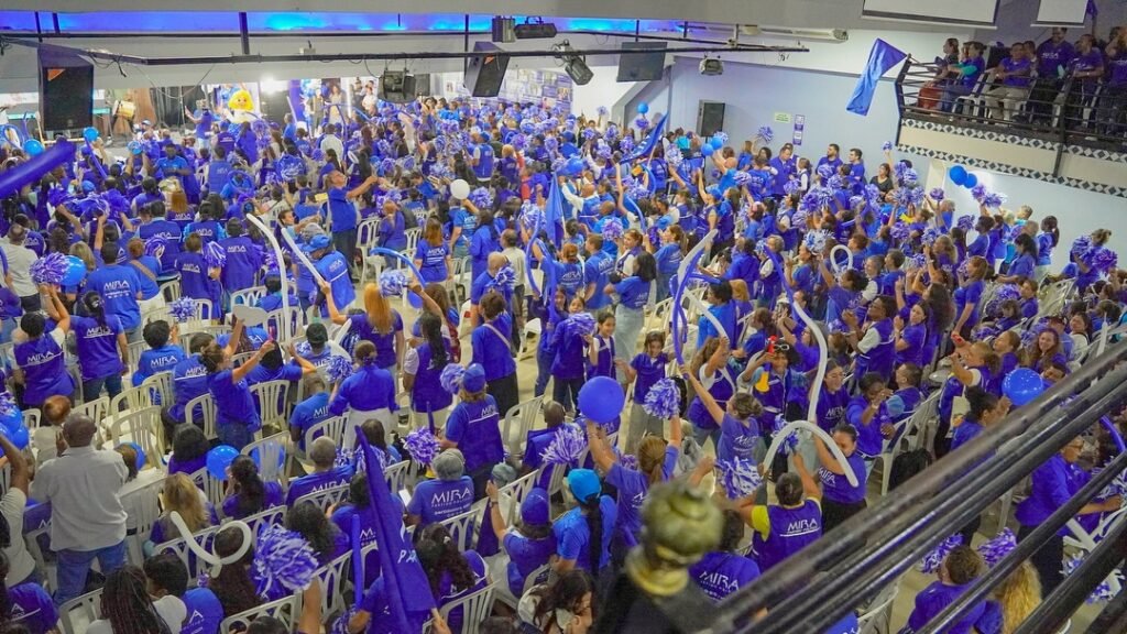 masiva-asistencia-en-el-cierre-de-campana-del-partido-mira-en-Cali-03