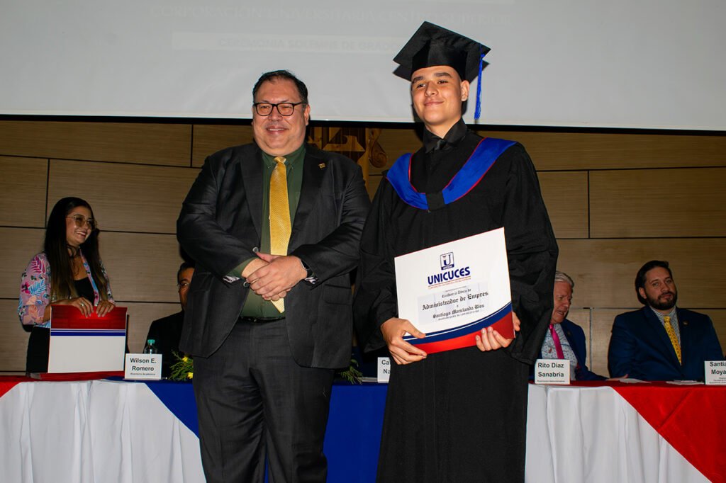 unicuces-graduo-a-141-nuevos-profesionales-que-fortaleceran-el-desarrollo-de-la-region-03
