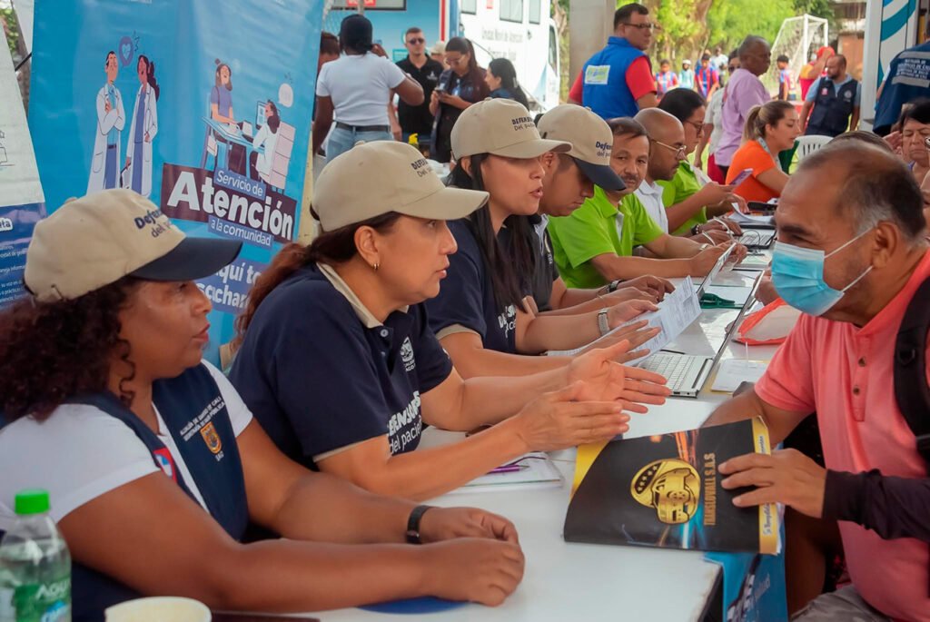 mas-de-600-personas-atendidas-en-gran-jornada-descentralizada-de-salud-en-el-barrio-12-de-octubre-01