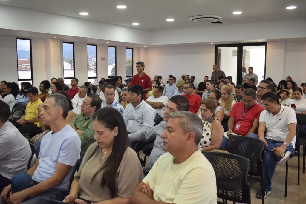 sintraemcali-genero-un-espacio-de-dialogo-sobre-la-posible-compra-de-la-hidroelectrica-de-salvajina-02