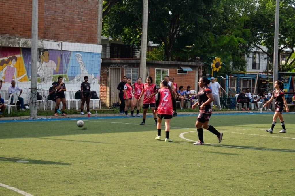 cali-se-juega-en-femenino-20-equipos-compiten-en-la-copa-luis-fernando-salazar-05