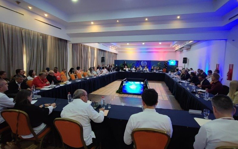 grupo-multisectorial-proyecta-un-aumento-del-salario-minimo-entre-el-7-%-y-el-9-%-para-2027-02
