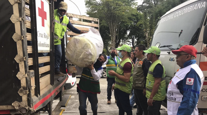 Gobernación del Valle ya ha entregado más de 16 mil ayudas en los municipios afectados por las lluvias gobernacion-del-valle-ya-ha-entregado-mas-de-16-mil-ayudas-en-los-municipios-afectados-por-las-lluvias-04