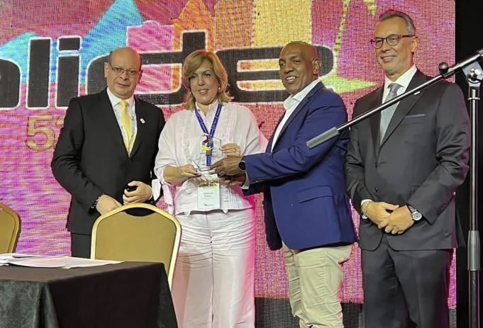 Gobierno del Valle recibe el premio Internacional ALIDE de la Asociación Latinoamericana de Entidades Financieras gobierno-del-valle-recibe-el-premio-internacional-alide-de-la-asociacion-latinoamericana-de-entidades-financieras-01