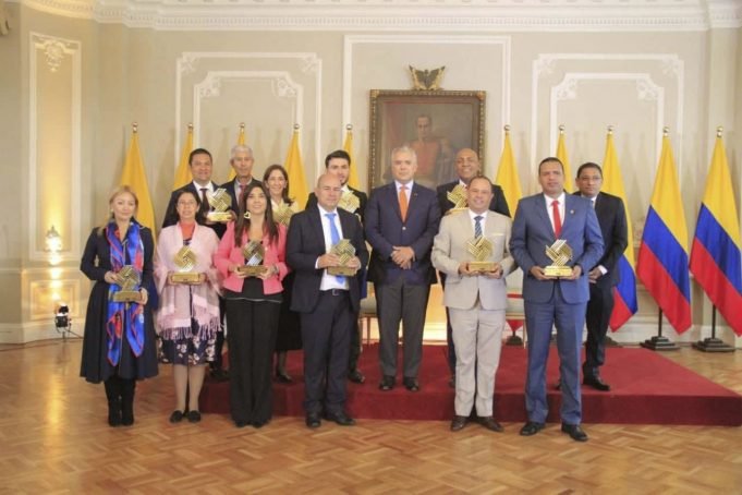 El gerente de INFIVALLE recibió premio nacional alta gerencia el-gerente-de-infivalle-recibio-premio-nacional-alta-gerencia-01