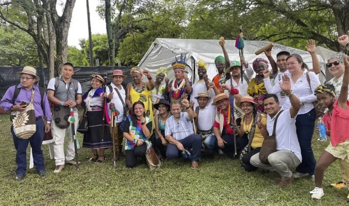 Mesa de articulación para caracterizar a 2.000 personas vulnerables del oriente de Cali mesa-de-articulacion-para-caracterizar-a-2.000-personas-vulnerables-del-oriente-de-cali-02