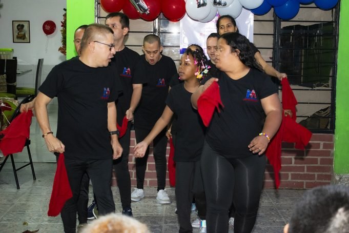 Con alegría, los amigos de Sebastián, celebraron la navidad con-alegria-los-amigos-de-sebastia-celebraron-la-navidad-01