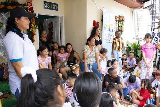 Por segundo año, se desarrolló la campaña solidaria «Juntos por una Navidad Feliz» por-segundo-ano-se-desarrollo-la-campana-solidaria-juntos-por-una-navidad-feliz-02