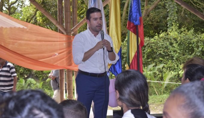 Un joven de valle oro puro un-joven-de-valle-oro-puro-01