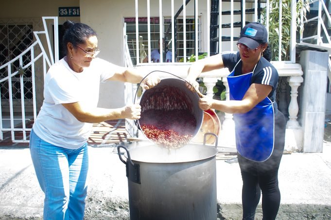 Con total éxito, se desarrolló la Olla Comunitaria Solidaria del barrio El Rodeo de Cali con-total-exito-se-desarrollo-la-olla-comunitaria-solidaria-del-barrio-el-rodeo-de-cali-09