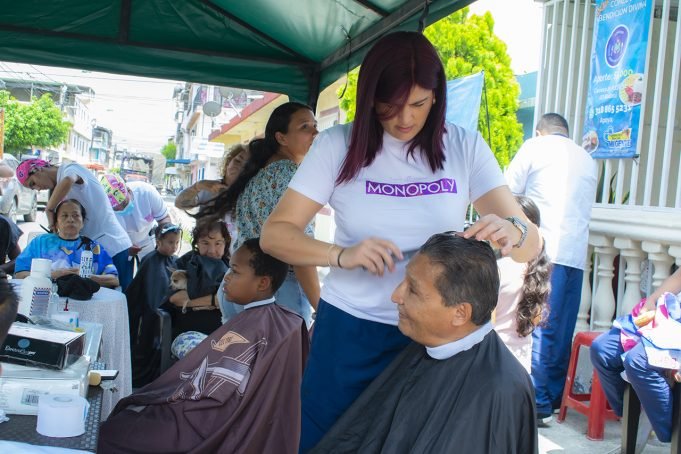 La comuna 12 disfrutó de una gran jornada de embellecimiento, gracias a Yvonne la-comuna-12-disfruto-de-una-gran-jornada-de-embellecimiento-gracias-a-yvonne-06