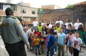 La Fundación Social MI GENTE, celebró el Día del Niño en la comuna 13 de Cali la-fundacion-social-mi-gente-celebro-dia-del-niño-en-la-comuna-13-de-cali-01