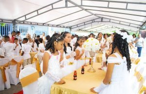 Ocho mil primeras comuniones está realizando «lo social es primero» ocho-mil-primeras-comuniones-esta-realizando-lo-social-es-primero-01