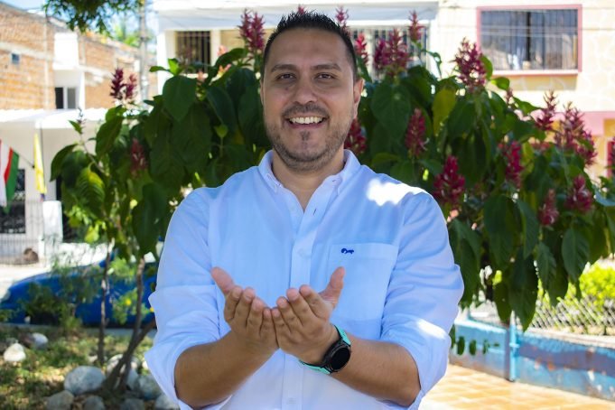 Experto en finanzas quiere ser diputado del Valle