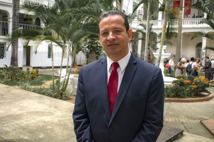 Juan Carlos Rengifo recibió credencial para ejercer un tercer periodo en la Asamblea juan-carlos-rengifo-recibio-credencial-para-ejercer-un-tercer-periodo-en-la-asamblea-01