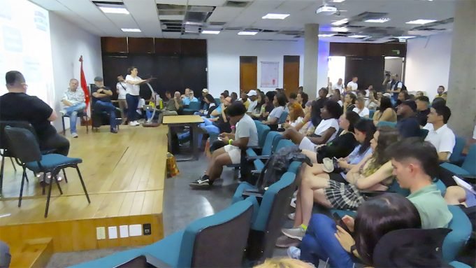 Mesa de diálogos de paz entre el Gobierno Nacional y el ELN mesa-de-dialogos-de-paz-entre-el-gobierno-nacional-y-el-eln-03