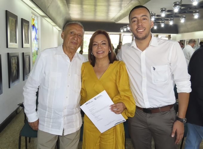 Adriana Gómez Millán, fue ratificada como secretaria de Vivienda y Habitat del Valle adriana-gomez-millan-fue-ratificada-como-secretaria-de-vivienda-y-habitat-del-valle-01