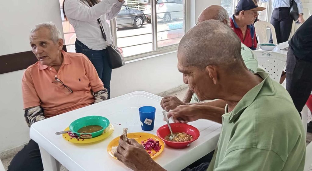 comedores-comunitarios-abrieron-sus-puertas-en-la-ciudad-de-cali-03