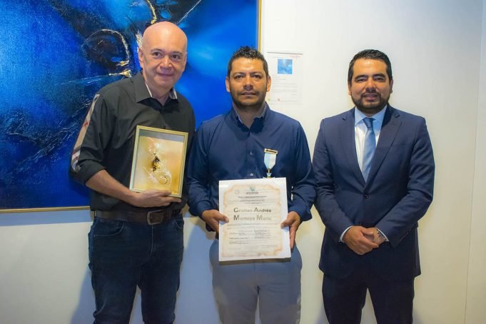 Asamblea del Valle condecoró al artista plástico Cristian Montoya asamblea-del-valle-condecoro-al-artista-plastico-cristian-montoya-01
