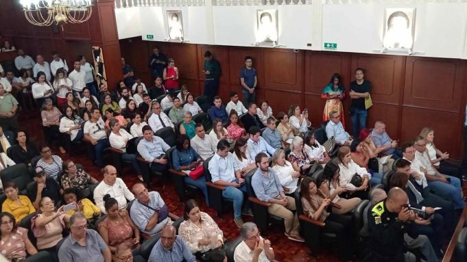 La asamblea del valle conmemoró los 22 años del secuestro de los 12 diputados la-asamblea-del-valle-conmemoro-los-22-años-del-secuestro-de-los-12-diputados-02