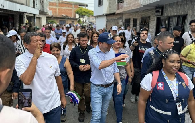 Alejandro Eder visitó la comuna 12 de Cali alejandro-eder-visito-la-comuna-12-de-cali-01