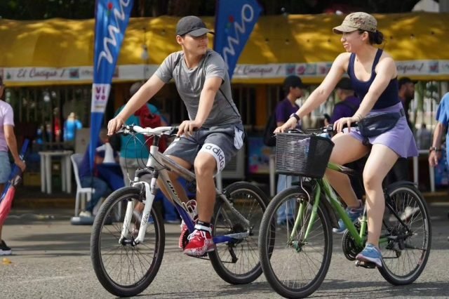 con-un-gran-ciclopaseo-celebraron-en-cali-el-dia-mundial-de-la-bicicleta-02