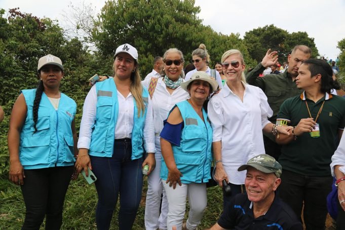 Gobernación del Valle llegó a la comuna 18 de Cali. gobernacion-del-valle-llego-a-la-comuna-18-de-cali-04