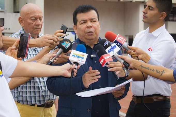Concejal Roberto Ortiz denuncia que más de mil predios en Cali estarían involucrados en el robo de energía concejal-roberto-ortiz-denuncia-que-mas-de-mil-predios-en-cali-estarian-involucrados-en-el-robo-de-energia-01