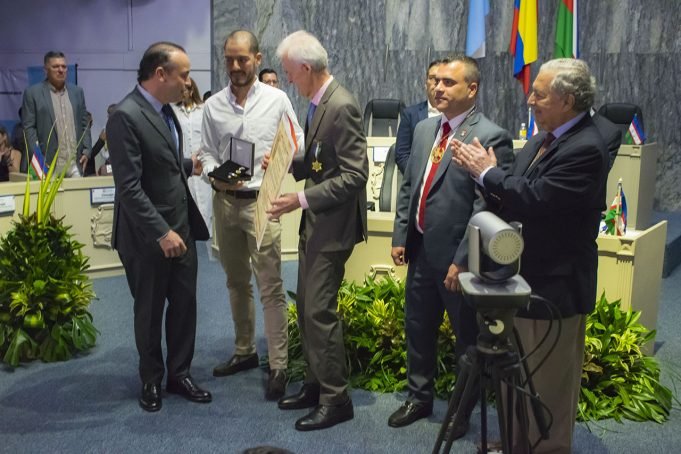 Concejo de Cali condecoró a empresario por sus 50 años de aporte al desarrollo de la región concejo-de-cali-condecoro-a-empresario-por-sus-50-anos-de-aporte-al-desarrollo-de-la-region-02